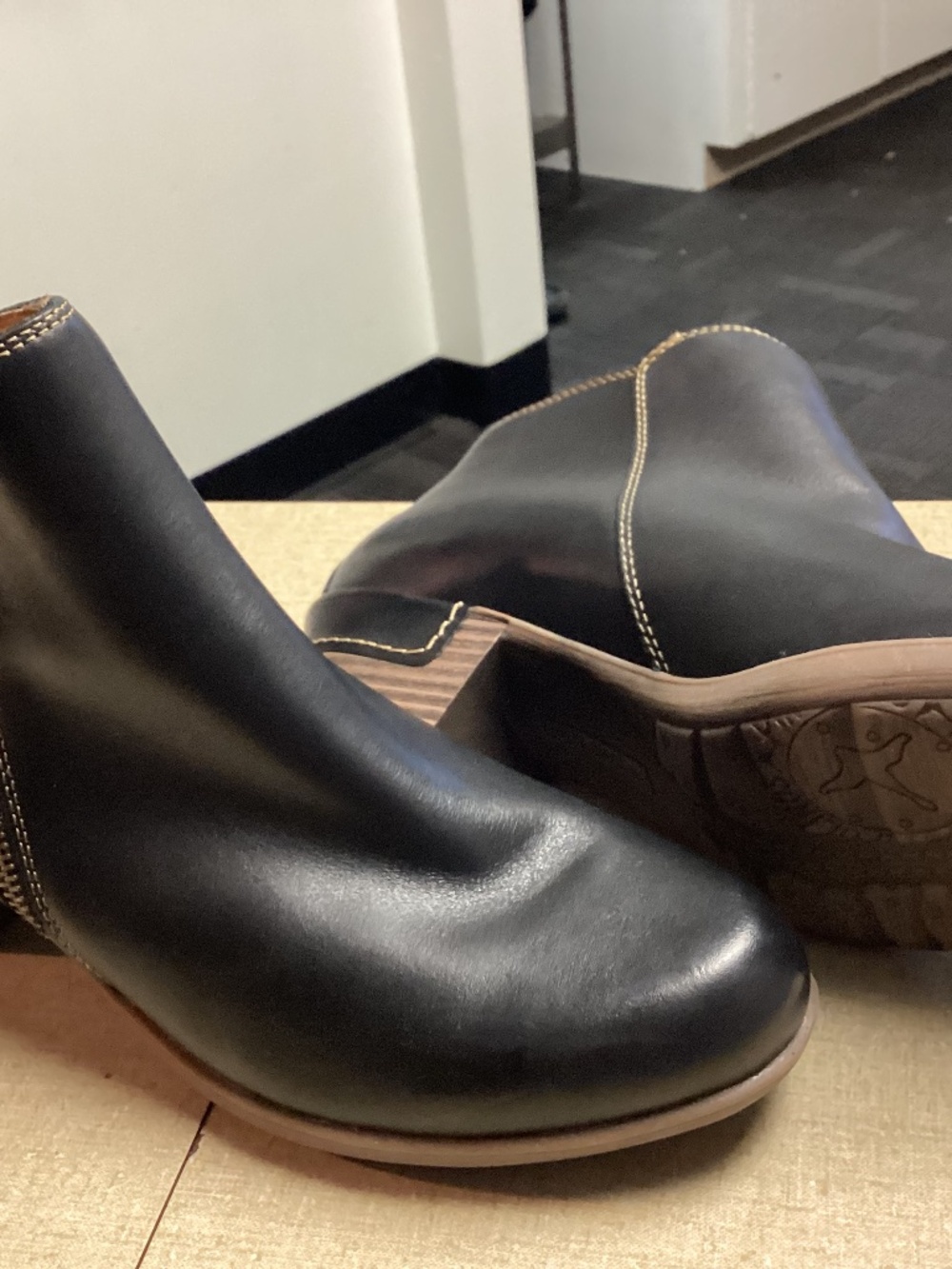 PICKILINOS. Boots all leather new. Size 8